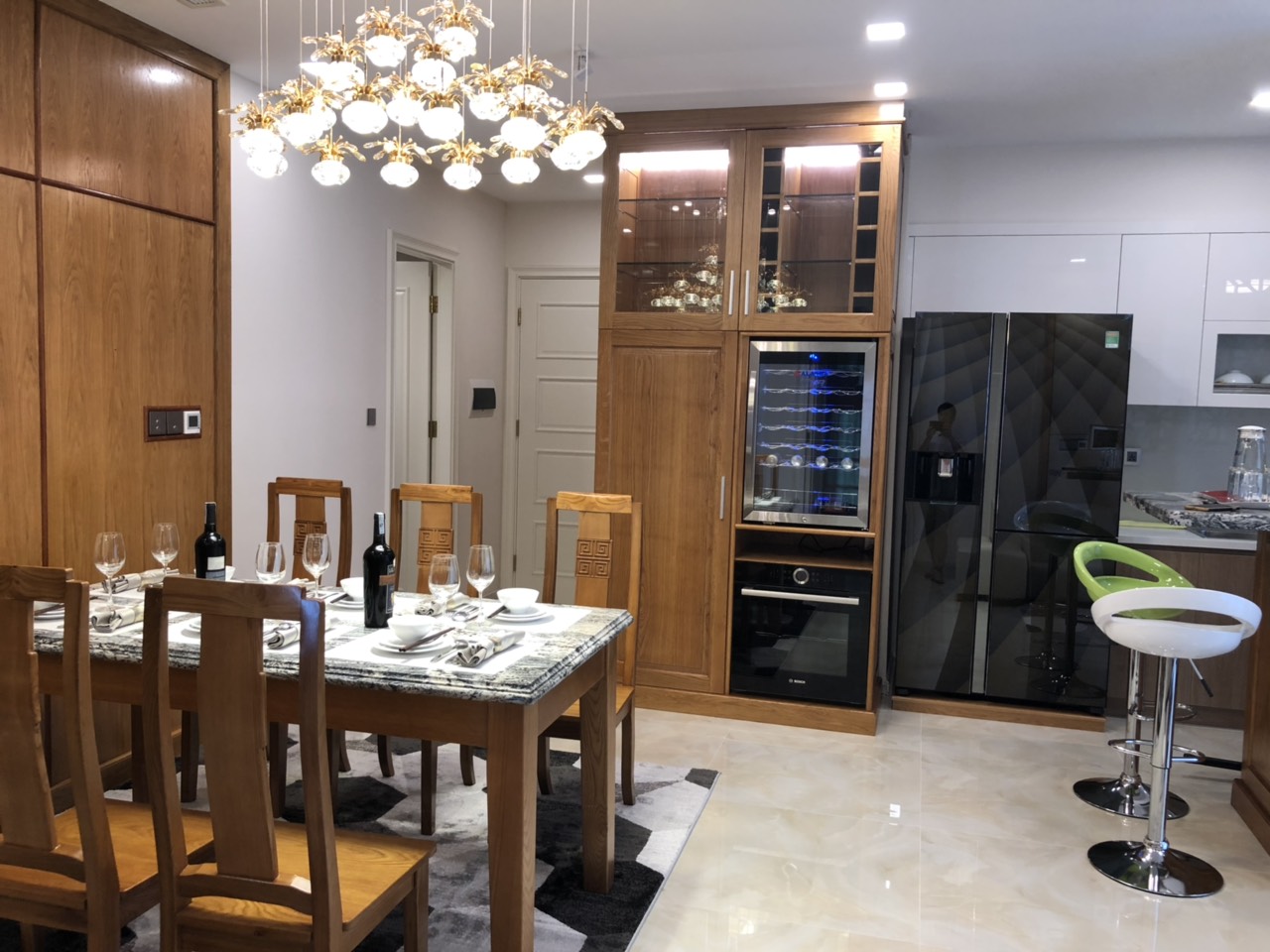 cho thuê căn hộ 3 pn full nội thất đẹp tòa AQua4 dự án Vinhome Golden River ( LH: Ms Trâm: 0385777071) 